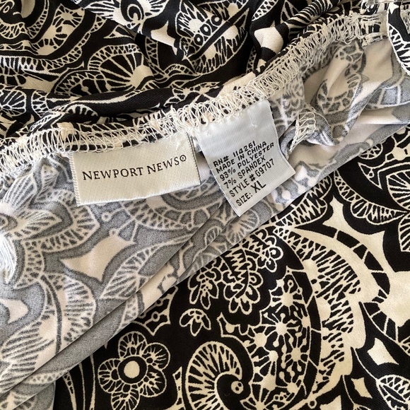 Black and White FlaredTank Top - Picture 5 of 5